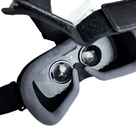 Samsung Gear VR (Virtual Reality) - Picture 4 of 9